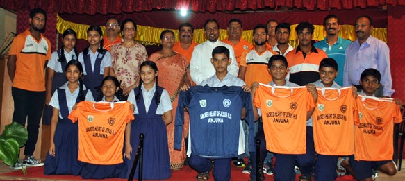 Sporting Clube de Goa adopt Sacred Heart High School in Anjuna