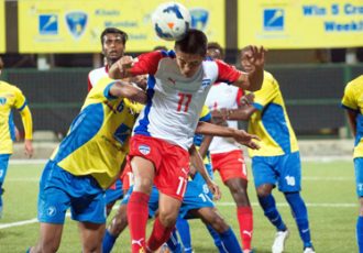 Sunil Chhetri (Bengaluru FC) attempts a header against Mumbai FC