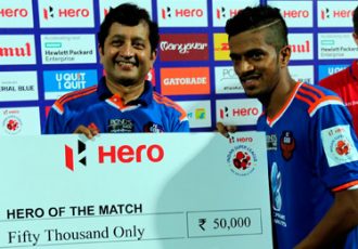 Mandar Rao Dessai (FC Goa) receives the "Hero of the Match" Award