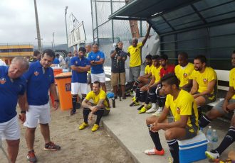 FC Goa Head Coach Zico giving instructios to his players.