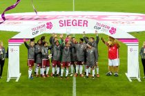 FC Bayern Munich lift the Telekom Cup 2017 (© Telekom)