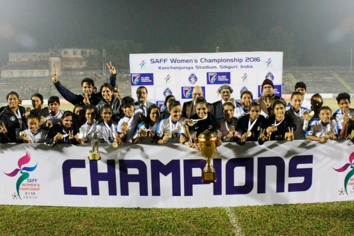 India lift SAFF Women's Championship 2016 (Photo courtesy: AIFF Media)