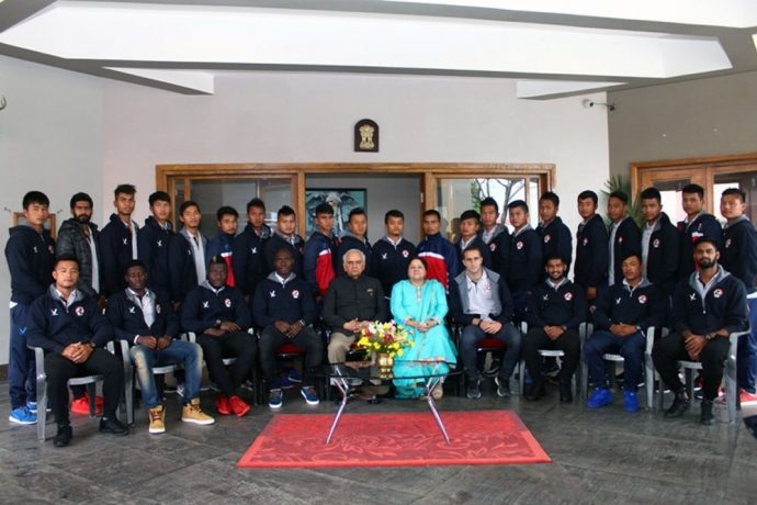 Lt. General (Retd.) Nirbhay Sharma, Governor of Mizoram, meeting the Aizawl FC team and staff (Photo courtesy: Governor of Mizoram)