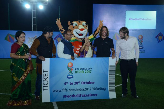 Carles Puyol hands over first ticket of FIFA U-17 World Cup India 2017 (Photo courtesy: FIFA U-17 World Cup India 2017 LOC)