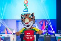 FIFA U-17 World Cup India 2017 mascot Kheleo posing with the FIFA U-17 World Cup trophy at the Offical Draw in Mumbai (Photo courtesy: FIFA U-17 World Cup LOC)