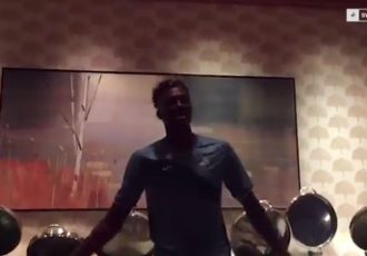 Tammy Abraham surprised his new teammates with a stunning rendition of Boyz II Men's hit song "End Of The Road". (Photo courtesy: Screenshot - Swans TV via Twitter)