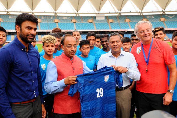 Sports Minister Vijay Goel interacts with India's FIFA U-17 World Cup team (Photo courtesy: Press Information Bureau, Government of India)