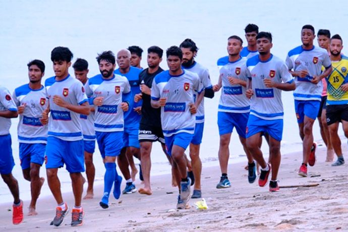 The Gokulam Kerala FC squad during a beach training session. (Photo courtesy: Gokulam Kerala FC)