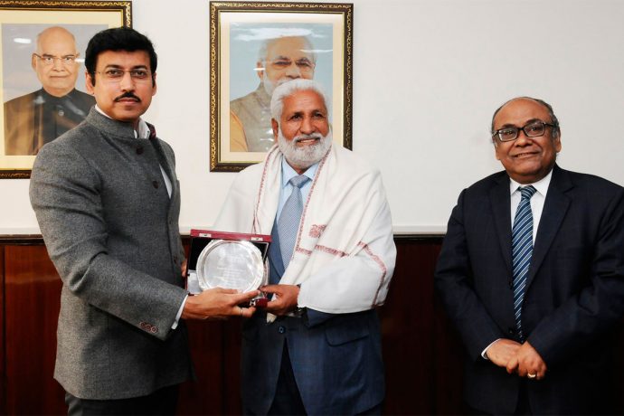 The Minister of State for Youth Affairs and Sports (I/C) and Information & Broadcasting, Col. Rajyavardhan Rathore felicitating the Football Legend Gurdev Singh, in New Delhi on December 12, 2017. The Secretary (Sports) & DG, Sports Authority of India (SAI), Shri Rahul Prasad Bhatnagar is also seen. (Press Information Bureau, Government of India)