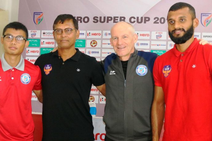 Jamshedpur FC's Steve Coppell and FC Goa's Derrick Pereira with their players at the Hero Super Cup 2018 pre-match press conference. (Photo courtesy: AIFF Media)