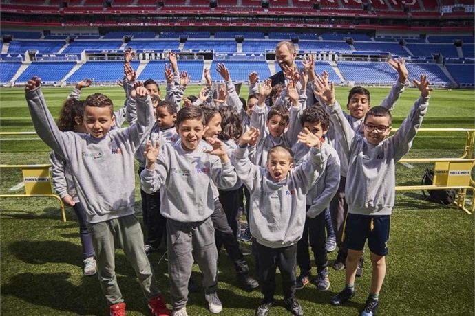 Dreams made possible for Lyon children at UEFA Europa League final (© UEFA)