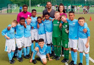 Chris Punnakkattu Daniel with the Manchester City FC U-10 team at the 10. PT Sports Juniorcup 2018 in Verl, Germany. (© CPD Football)