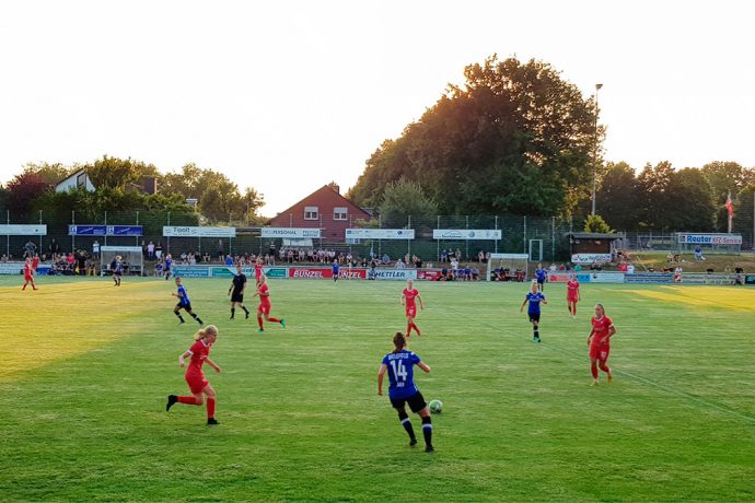 DSC Arminia Bielefeld hold FC Twent Enschede to a draw in Women's football pre-season friendly match. (© CPD Football)