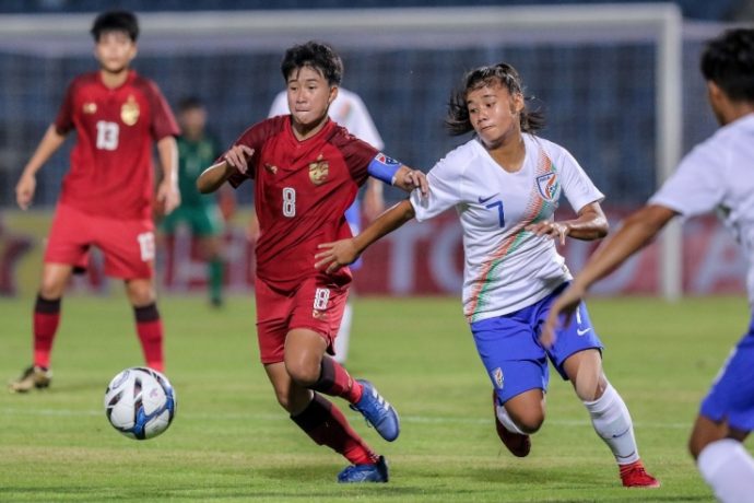 Match action between the India U-19 Women's national team and their counterparts from Thailand in the AFC U-19 Women's Championship Qualifiers. (Photo courtesy: AIFF Media)