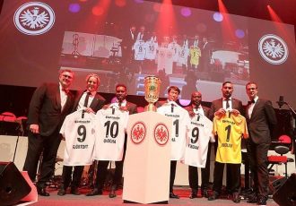 Eintracht Frankfurt board members Axel Hellmann (left) and Fredi Bobic (right) with new brand ambassadors Jan-Aage Fjörtoft, Augustine ‘Jay-Jay’ Okocha, Cha Bum-kun, Anthony Yeboah and Oka Nikolov. (Photo courtesy: Eintracht Frankfurt)