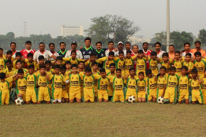 Players and officials of Mohammedan Sporting Club's Black Panthers Football Schools. (Photo courtesy: Mohammedan Sporting Club)