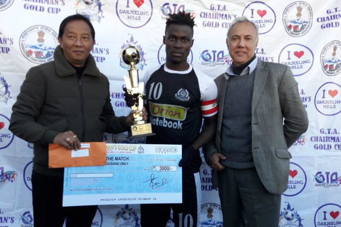 Mohammedan Sporting's Phillip Adjah Tetteh receiving the "Man of the Match Award". (Photo courtesy: Mohammedan Sporting Club)