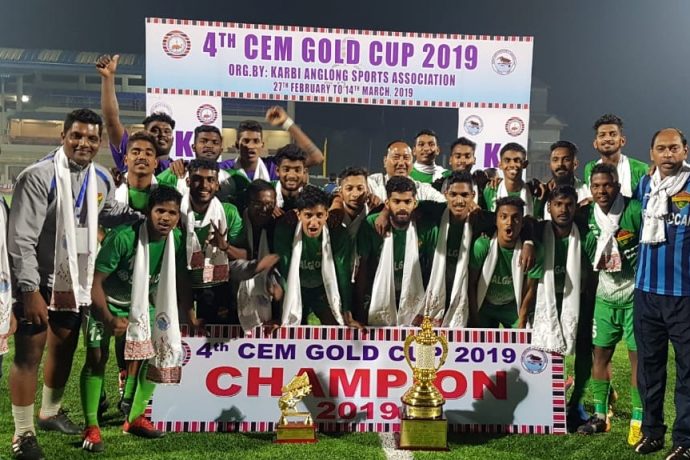 The victorious Salgaocar FC squad after the 4th CEM Gold Cup 2019 final. (Photo courtesy: Salgaocar FC)