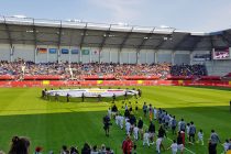 The Women's national teams of Germany and Japan at the Benteler-Arena in Paderborn ahead of their international friendly match. (© CPD Football)