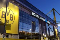Borussia Dortmund's SIGNAL IDUNA PARK at night. (© CPD Football)