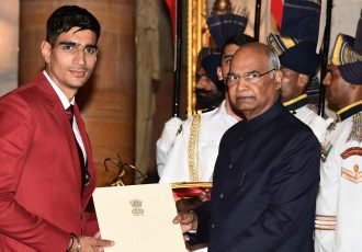 Indian national team goalkeeper Gurpreet Singh Sandhu receives the Arjuna Award from the President of India Shri Ram Nath Kovind. (Photo courtesy: Press Information Bureau - Goverment of India)