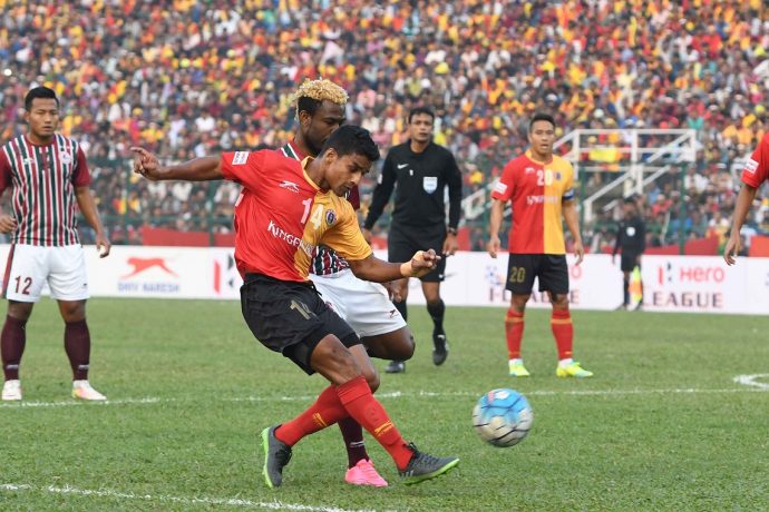 Mehtab Hossain in action for East Bengal in a Kolkata Derby against Mohun Bagan. (Photo courtesy: I-League Media)
