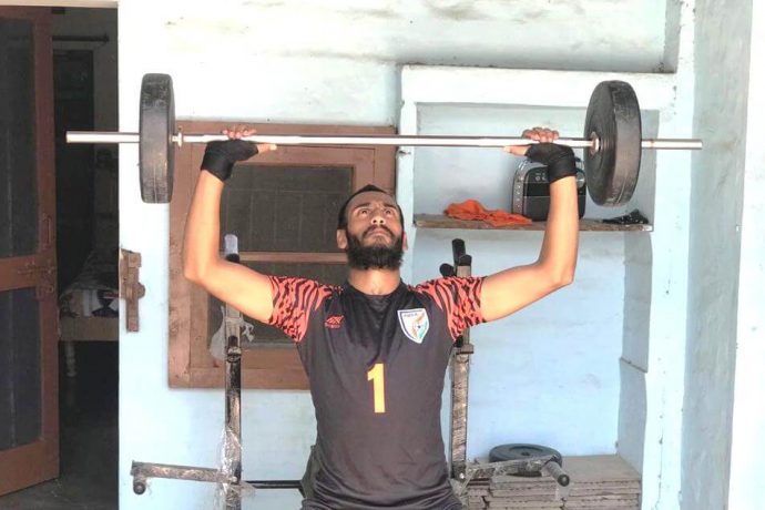 Former India U-17 MNT goalkeeper Prabhsukhan Gill during training at his homemade gym. (Photo courtesy: AIFF Media)