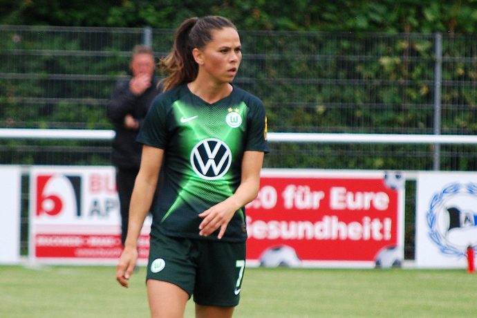 Sara Björk Gunnarsdóttir in action for VfL Wolfsburg. (Photo © CPD Football)