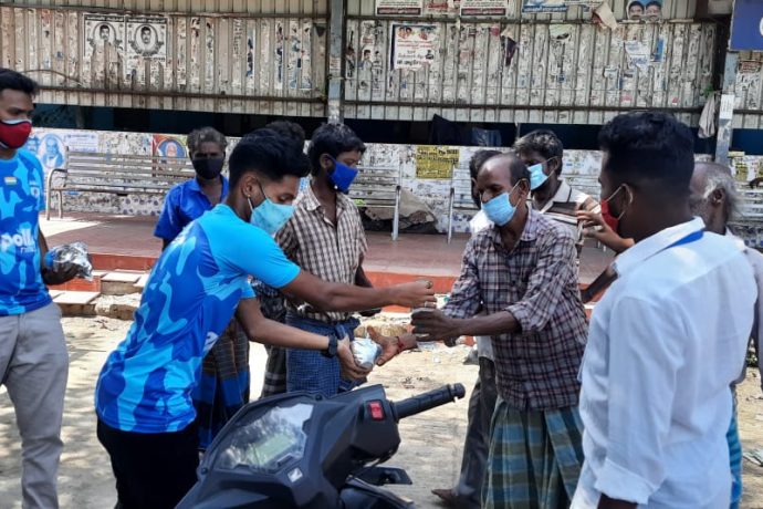 Minerva Academy sponsor and distribute meals to the unprivileged in Chennai. (Photo courtesy: Minerva Academy FC)