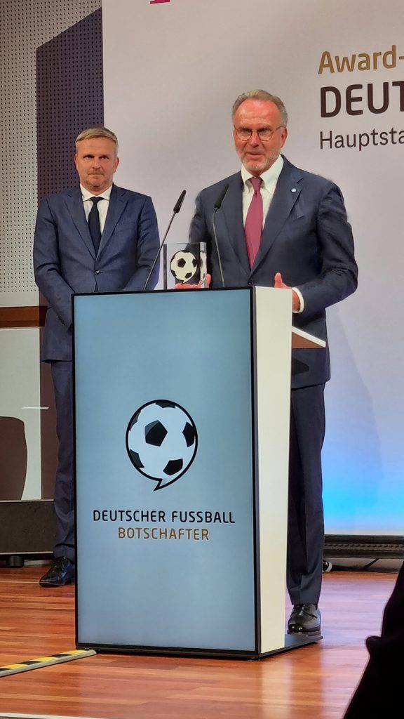 Karl-Heinz Rummenige und Dietmar Hamann - Deutscher Fussball Botschafter 2021 - Award-Verleihung in der Hauptstadtrepräsentanz der Deutschen Telekom am 6. Oktober 2021 (© CPD Football)