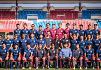 The Indian Arrows squad for the 2021/22 season with Vineel Krishna, Special Secretary to CM & Commissioner cum Secretary, Sports & Youth Services Department, Government of Odisha. (Photo courtesy: AIFF Media)